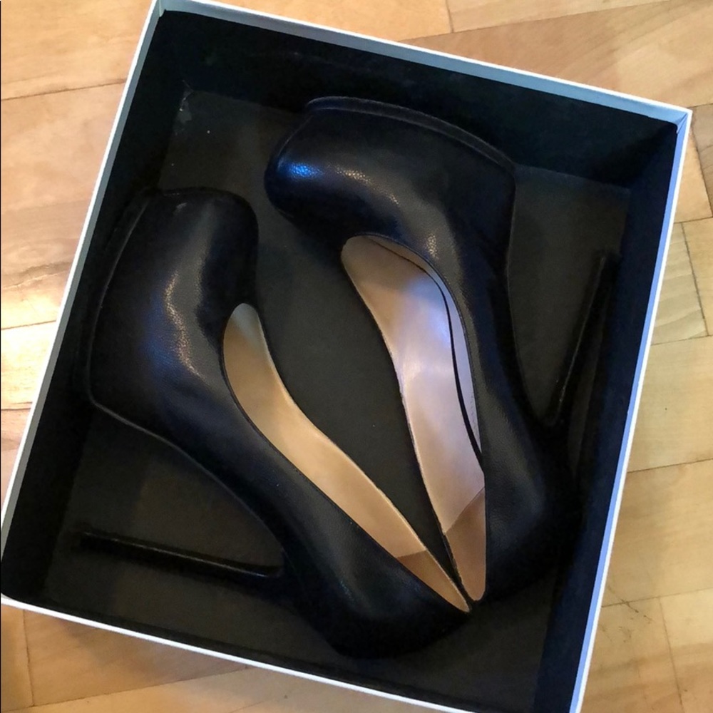 Yves Saint Laurent Tribtoo 105 Pump
